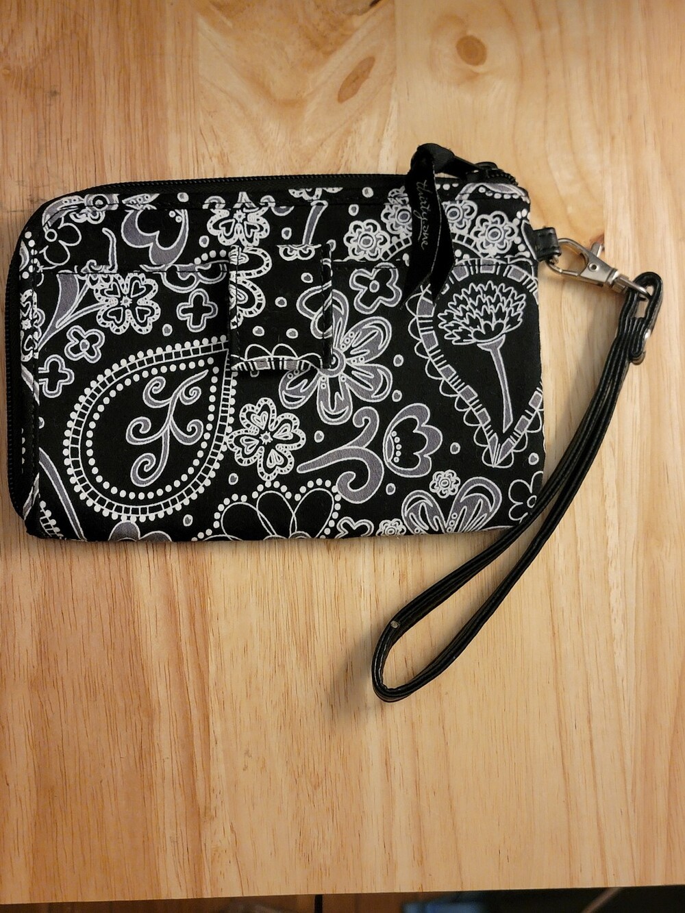 Thirty One  Brand Black & White Floral Paisley Wristlet